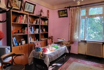 Apartament cu 4 camere semidecomandat în Iancului