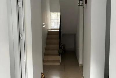 Casă cu 5 camere în Central