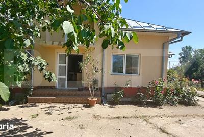 Casă cu 6 camere cu Teren 2200 Mp în Central