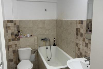 Apartament cu 3 camere decomandat în Podul de Fier