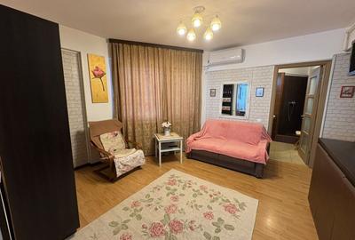 Apartament cu 2 camere semidecomandat, mobilat în Central