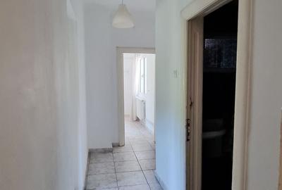 Apartament cu 5 camere în Armeneasca