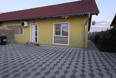 Casă cu 3 camere cu Teren 250 Mp în Bucovăț