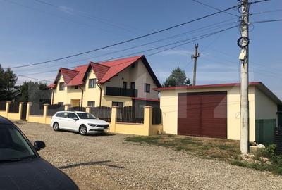 Casă individuală cu 5 camere cu Canalizare în Periferie