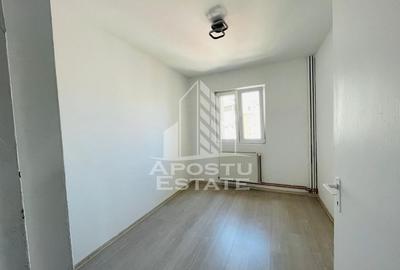 Apartament cu 4 camere decomandat în Central
