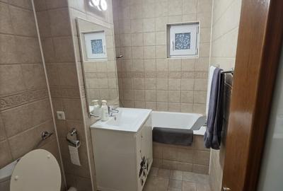 Apartament cu 4 camere decomandat în Fundeni