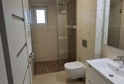 Casă cu 8 camere cu Teren 200 Mp în Central