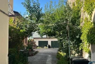 Apartament cu 2 camere semidecomandat, mobilat în Central
