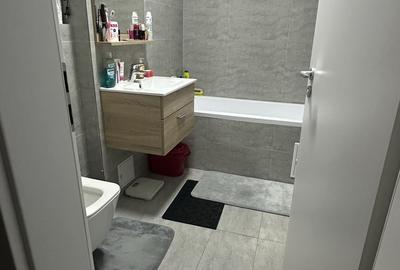 Apartament cu 3 camere decomandat, mobilat în Exterior Vest