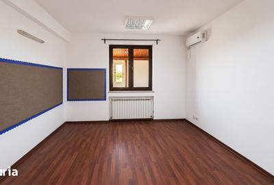 Casă cu 10 camere cu Teren 1300 Mp în Central