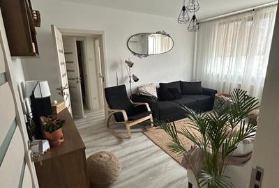 Apartament cu 3 camere semidecomandat în Drumul Taberei