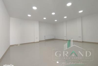 Spațiu comercial, de 90 mp, în Central - 8