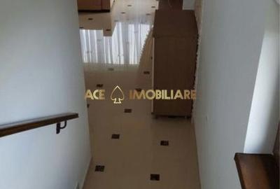 Casă cu 4 camere cu Teren 800 Mp în Central - 1
