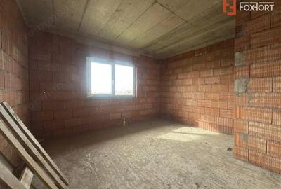 Casă cu 5 camere cu Teren 508 Mp în Giarmata