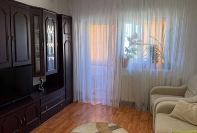 Apartament cu 4 camere decomandat în Calea București