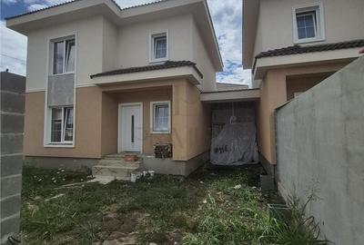 Casă cu 4 camere în Moșnița Nouă