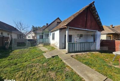 Casă cu 4 camere cu Teren 1000 Mp în Sâncel