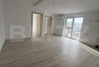 Apartament cu 3 camere decomandat în Cetății