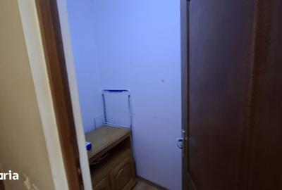 Apartament cu 3 camere decomandat, mobilat în 7 Noiembrie - 8