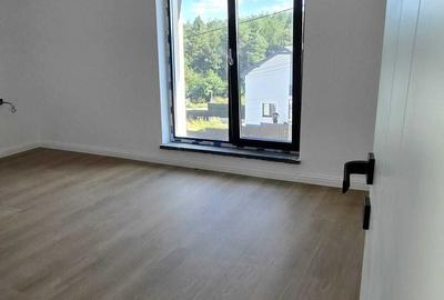 Casă cu 4 camere în Trivale