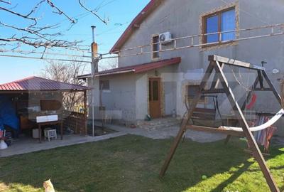 Casă cu 4 camere cu Teren 1500 Mp în Central