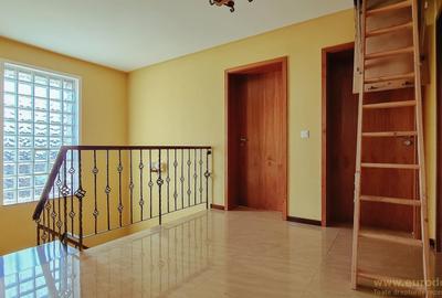 Casă individuală cu 5 camere decomandat cu Canalizare în Stupini - 64