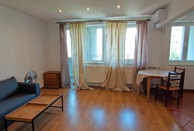 Apartament cu 3 camere semidecomandat, mobilat în Timișoara