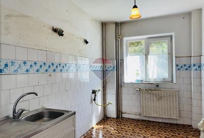 Apartament cu 2 camere decomandat în Teiul Doamnei