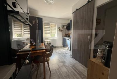 Apartament cu 3 camere decomandat în Micro 2