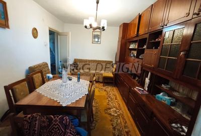 Apartament cu 3 camere decomandat în Lipovei