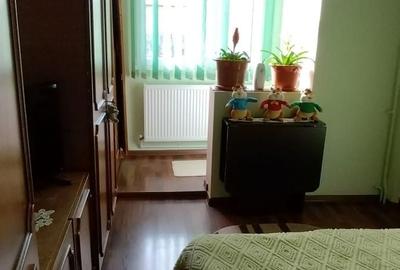 Apartament cu 2 camere semidecomandat în Cuza Vodă