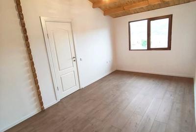 Casă cu 2 camere decomandat cu Teren 606 Mp în Central