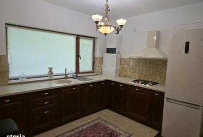 Casă cu 4 camere în 1 Decembrie