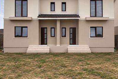 Duplex cu 4 camere cu Canalizare în Moșnița Nouă