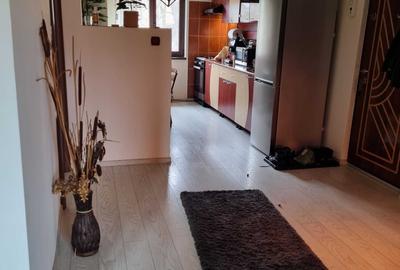 Apartament cu 3 camere decomandat în Petros - 2