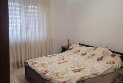 Apartament cu 3 camere decomandat, mobilat în Bistrița Lac