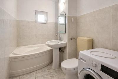 Apartament cu 3 camere decomandat în Complex Studențesc