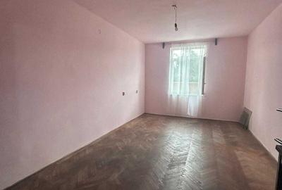 Apartament cu 2 camere decomandat în Petros - 1