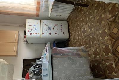 Garsonieră decomandată în Girocului