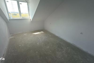 Apartament cu 3 camere decomandat în Turnișor