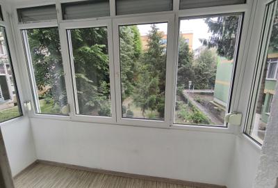 Apartament cu 4 camere semidecomandat în Central