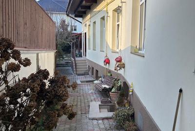 Casă individuală cu 6 camere cu Garaj în Schei - 1
