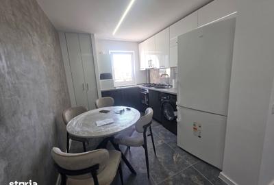 Apartament cu 2 camere decomandat în Tractorul