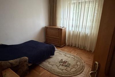Apartament cu 4 camere decomandat în Burdujeni