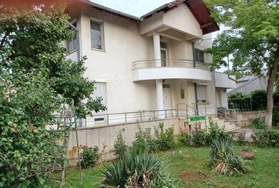 Casă cu 6 camere cu Canalizare în Central - 5