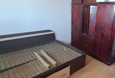 Apartament cu 3 camere decomandat în Drumul Taberei