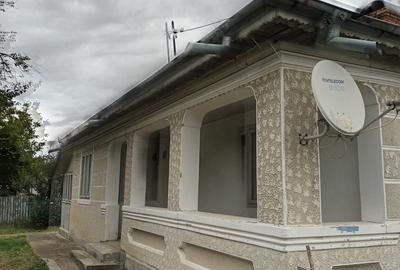 Casă cu 4 camere în Ciorăști