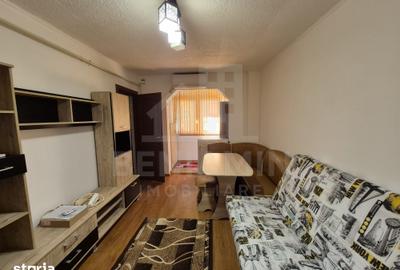 Apartament cu 3 camere semidecomandat în Craiovița Nouă