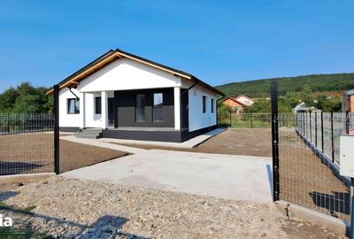Casă cu 4 camere cu Teren 500 Mp în Central