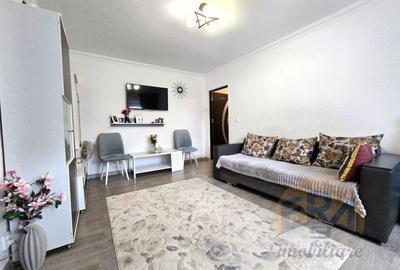 Apartament cu 3 camere semidecomandat, mobilat în Valenta